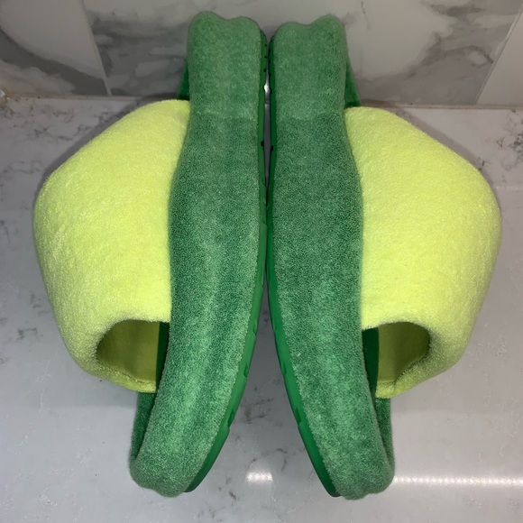 SKYLRK Justin Bieber Rest Tennis Slides Green Yellow Fuzzy Size 11 Mens - Picture 6 of 8